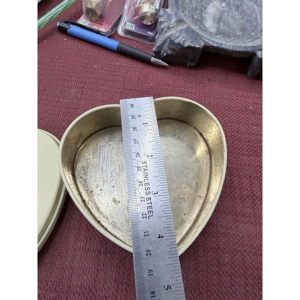 1986 Vintage Willitts Heart Tin Made In‎ Hong Kong